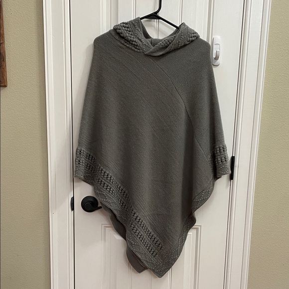 Steve Madden Gray Hooded Poncho - Picture 1 of 6